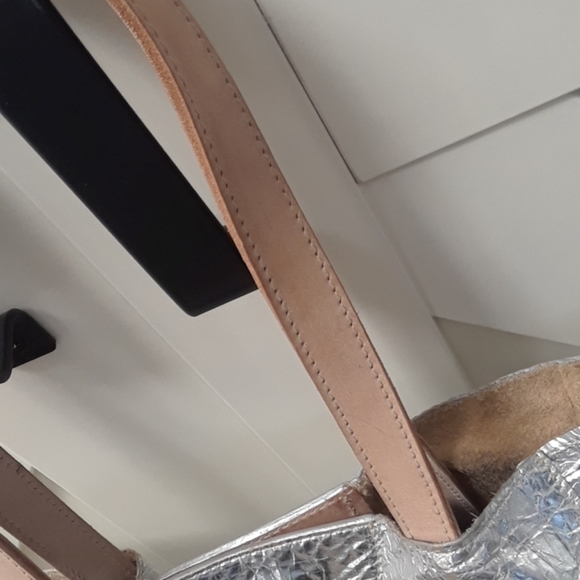 BRAVE LEATHER TOTE - Picture 3 of 8